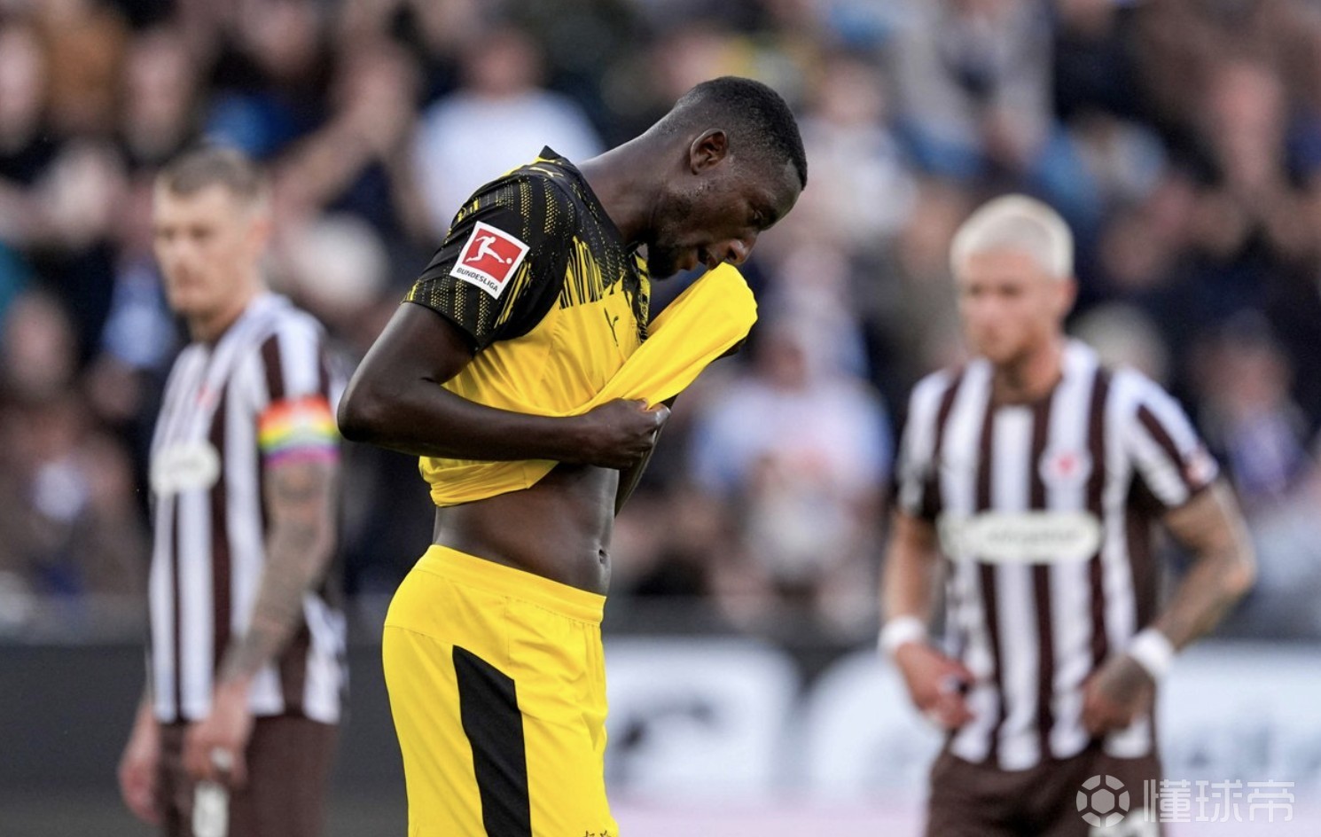 开云APP-包含切尔西训练开放日，国际比赛日强势反弹引欢呼，德甲在即，球队文化再被提及的词条